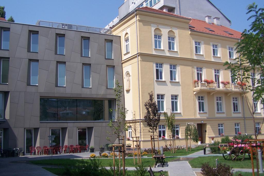 Centrum Salvator Bratislava Exteriör bild